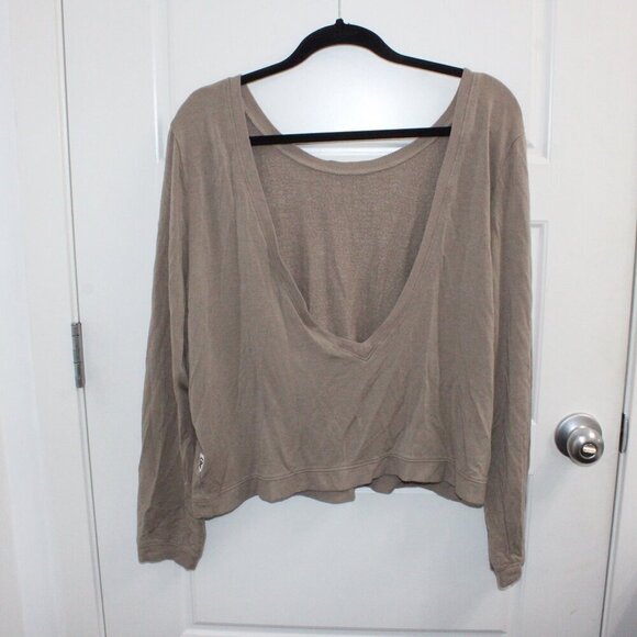 Good American Tan Long Sleeve Oversized Low back Shirt Size 4 - Picture 2 of 3